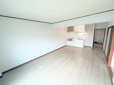 apartment 大阪府茨木市西駅前町5-8 関電不動産茨木ビル1階