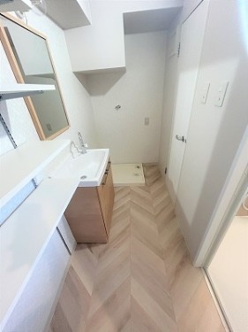 apartment 大阪府茨木市西駅前町5-8 関電不動産茨木ビル1階