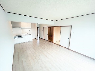 apartment 大阪府茨木市西駅前町5-8 関電不動産茨木ビル1階