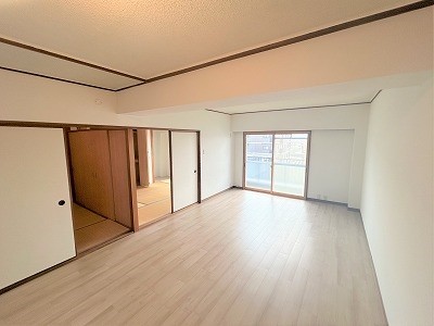 apartment 大阪府茨木市西駅前町5-8 関電不動産茨木ビル1階