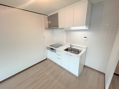 apartment 大阪府茨木市西駅前町5-8 関電不動産茨木ビル1階