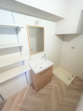 apartment 大阪府茨木市西駅前町5-8 関電不動産茨木ビル1階