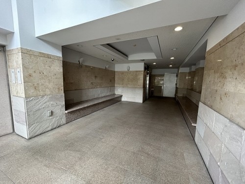 apartment 大阪府茨木市西駅前町5-8 関電不動産茨木ビル1階