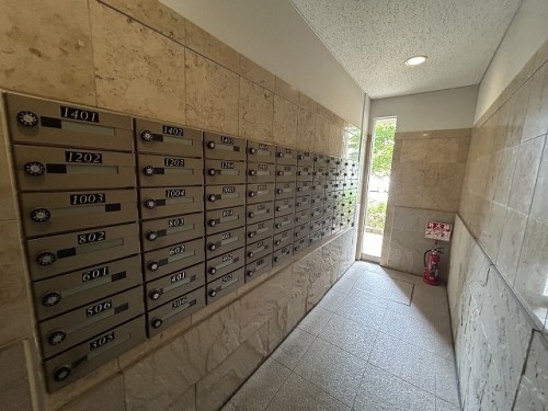 apartment 大阪府茨木市西駅前町5-8 関電不動産茨木ビル1階