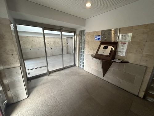 apartment 大阪府茨木市西駅前町5-8 関電不動産茨木ビル1階