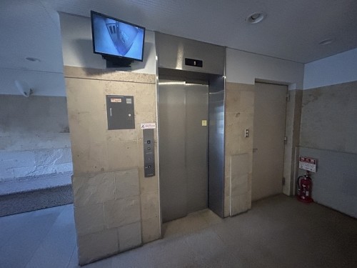 apartment 大阪府茨木市西駅前町5-8 関電不動産茨木ビル1階