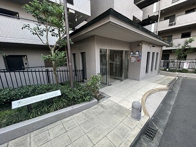 apartment 大阪府茨木市西駅前町5-8 関電不動産茨木ビル1階
