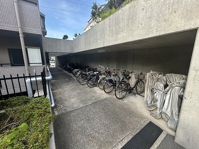 apartment 大阪府茨木市西駅前町5-8 関電不動産茨木ビル1階