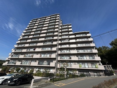 apartment 大阪府茨木市西駅前町5-8 関電不動産茨木ビル1階