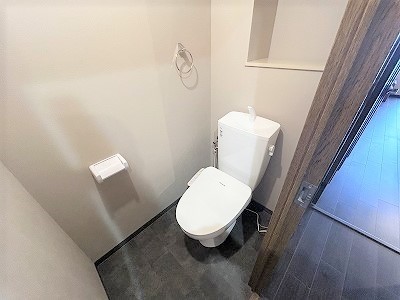 apartment 大阪府茨木市西駅前町5-8 関電不動産茨木ビル1階