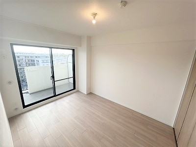 apartment 大阪府茨木市西駅前町5-8 関電不動産茨木ビル1階