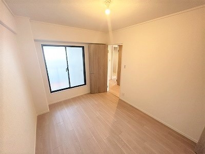 apartment 大阪府茨木市西駅前町5-8 関電不動産茨木ビル1階