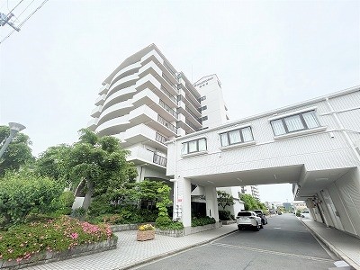 apartment 大阪府茨木市西駅前町5-8 関電不動産茨木ビル1階