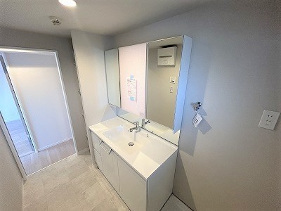 apartment 大阪府茨木市西駅前町5-8 関電不動産茨木ビル1階