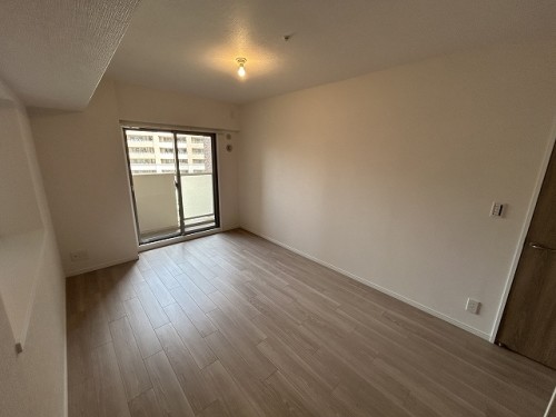 apartment 大阪府茨木市西駅前町5-8 関電不動産茨木ビル1階