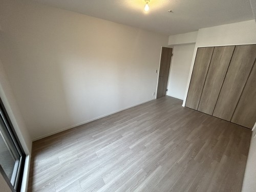 apartment 大阪府茨木市西駅前町5-8 関電不動産茨木ビル1階
