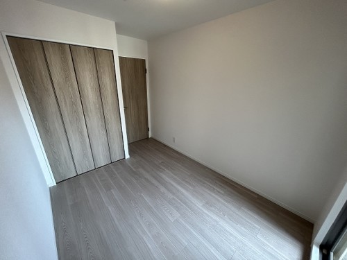 apartment 大阪府茨木市西駅前町5-8 関電不動産茨木ビル1階