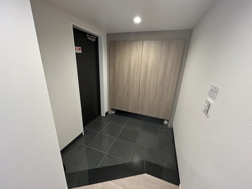 apartment 大阪府茨木市西駅前町5-8 関電不動産茨木ビル1階