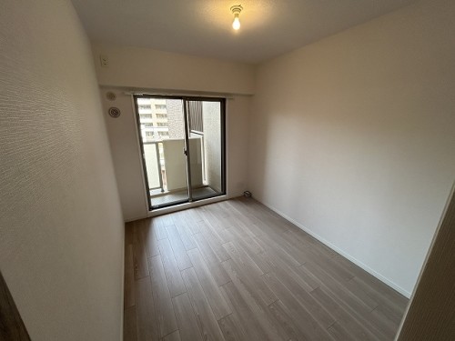 apartment 大阪府茨木市西駅前町5-8 関電不動産茨木ビル1階