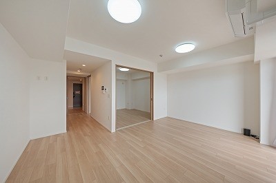 apartment 大阪府茨木市西駅前町5-8 関電不動産茨木ビル1階