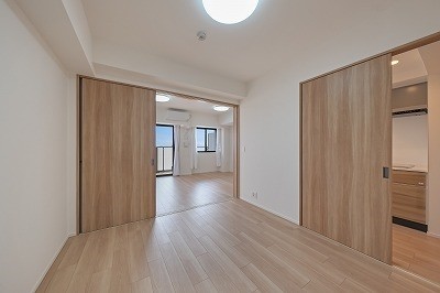 apartment 大阪府茨木市西駅前町5-8 関電不動産茨木ビル1階