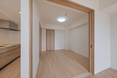 apartment 大阪府茨木市西駅前町5-8 関電不動産茨木ビル1階