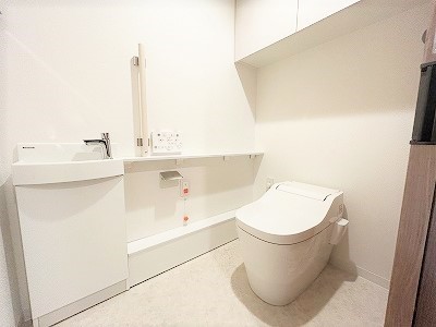 apartment 大阪府茨木市西駅前町5-8 関電不動産茨木ビル1階