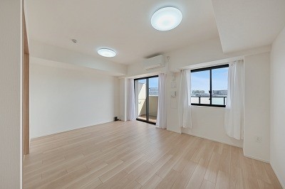apartment 大阪府茨木市西駅前町5-8 関電不動産茨木ビル1階