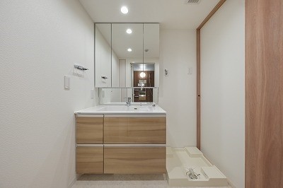 apartment 大阪府茨木市西駅前町5-8 関電不動産茨木ビル1階