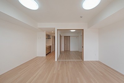 apartment 大阪府茨木市西駅前町5-8 関電不動産茨木ビル1階