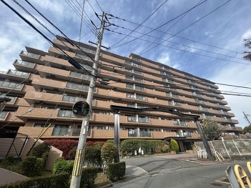 apartment 大阪府茨木市西駅前町5-8 関電不動産茨木ビル1階