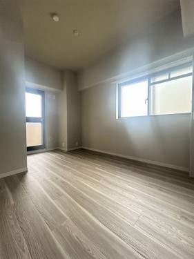 apartment 大阪府茨木市西駅前町5-8 関電不動産茨木ビル1階