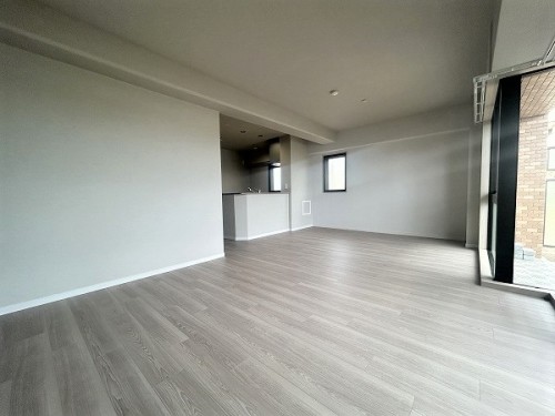 apartment 大阪府茨木市西駅前町5-8 関電不動産茨木ビル1階