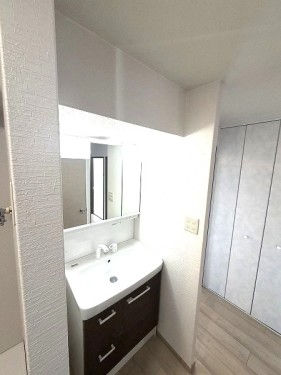 apartment 大阪府茨木市西駅前町5-8 関電不動産茨木ビル1階