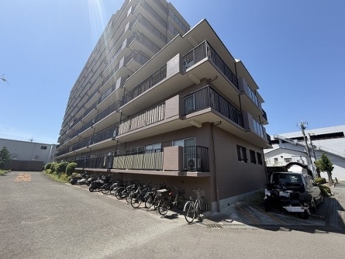 apartment 大阪府茨木市西駅前町5-8 関電不動産茨木ビル1階