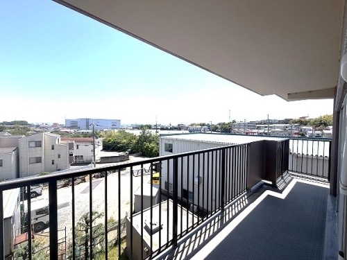 apartment 大阪府茨木市西駅前町5-8 関電不動産茨木ビル1階