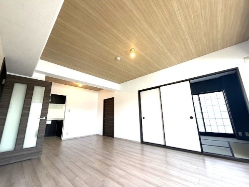 apartment 大阪府茨木市西駅前町5-8 関電不動産茨木ビル1階