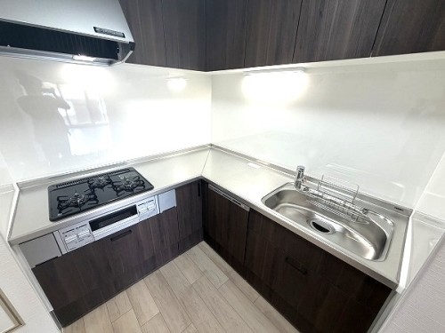 apartment 大阪府茨木市西駅前町5-8 関電不動産茨木ビル1階