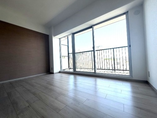 apartment 大阪府茨木市西駅前町5-8 関電不動産茨木ビル1階