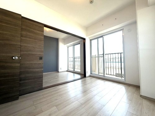 apartment 大阪府茨木市西駅前町5-8 関電不動産茨木ビル1階