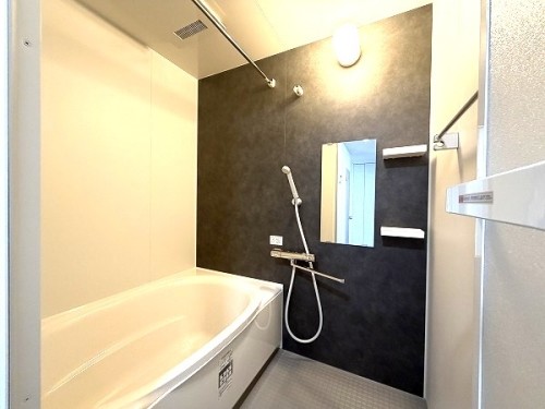 apartment 大阪府茨木市西駅前町5-8 関電不動産茨木ビル1階
