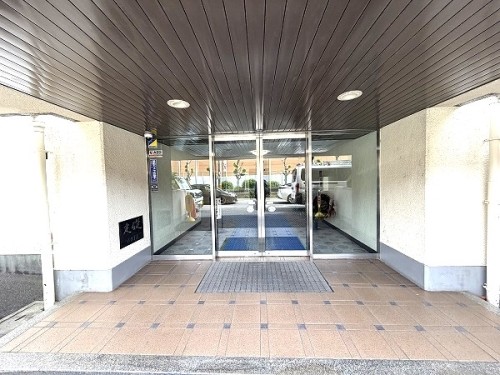 apartment 大阪府茨木市西駅前町5-8 関電不動産茨木ビル1階