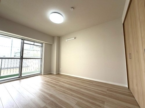 apartment 大阪府茨木市西駅前町5-8 関電不動産茨木ビル1階