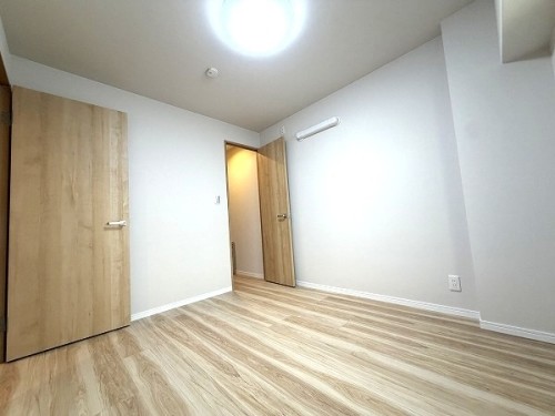 apartment 大阪府茨木市西駅前町5-8 関電不動産茨木ビル1階