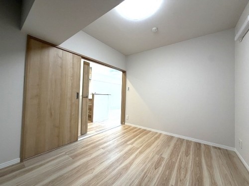 apartment 大阪府茨木市西駅前町5-8 関電不動産茨木ビル1階