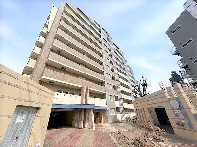 apartment 大阪府茨木市西駅前町5-8 関電不動産茨木ビル1階