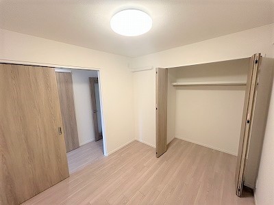 apartment 大阪府茨木市西駅前町5-8 関電不動産茨木ビル1階