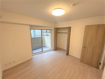 apartment 大阪府茨木市西駅前町5-8 関電不動産茨木ビル1階