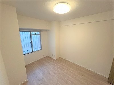 apartment 大阪府茨木市西駅前町5-8 関電不動産茨木ビル1階