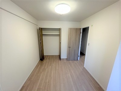 apartment 大阪府茨木市西駅前町5-8 関電不動産茨木ビル1階
